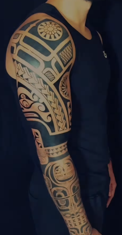 Tatouage polynésien bras